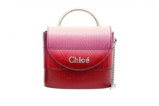 派對最搶眼 盤點(diǎn)5款絕美圣誕紅精品包